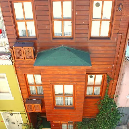 Blue Eye Apartment
